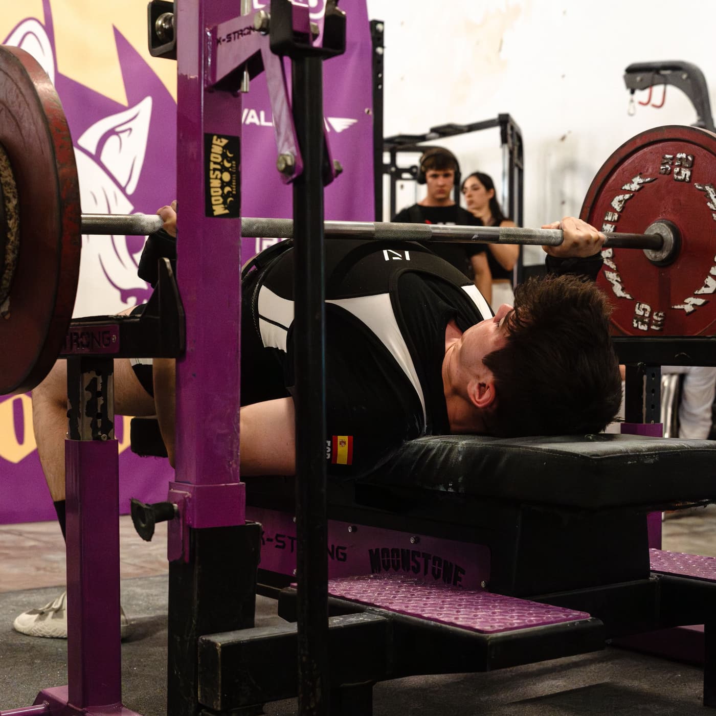 Press de banca en una competición de powerlifting